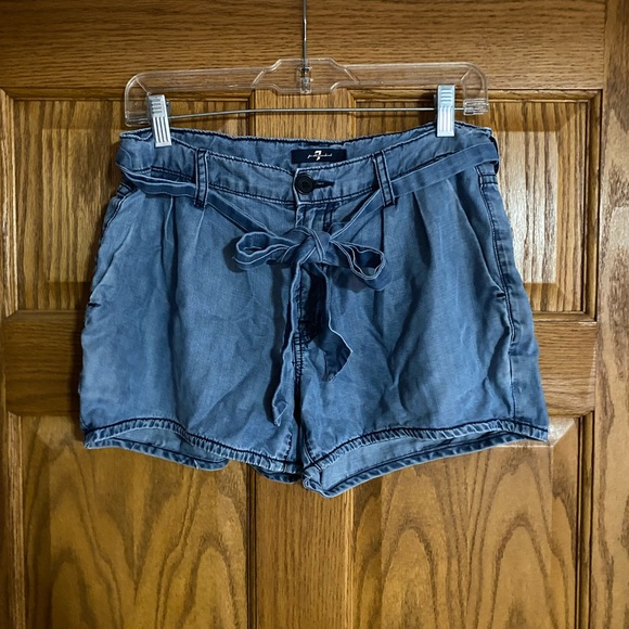 7 For All Mankind pleated shorts light denim Shorts Size 28” Waist - Picture 2 of 10